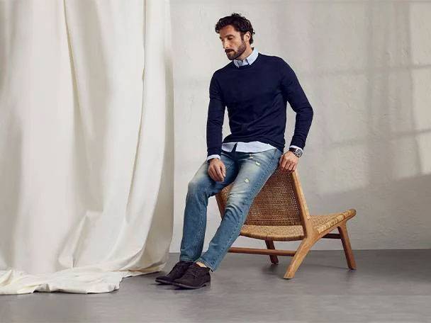 Sweater, jeans, casual wear.