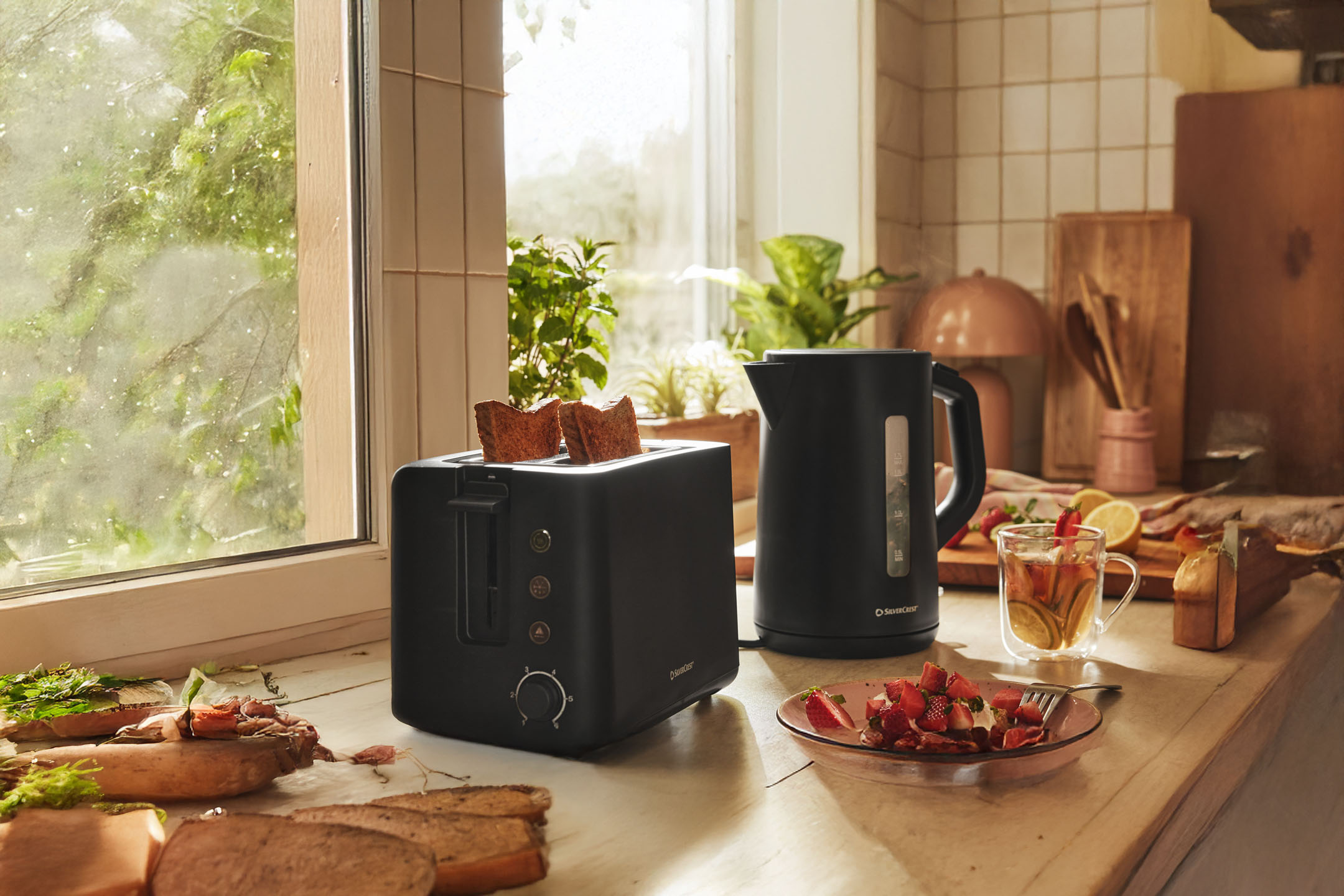 Black SilverCrest toaster and kettle.